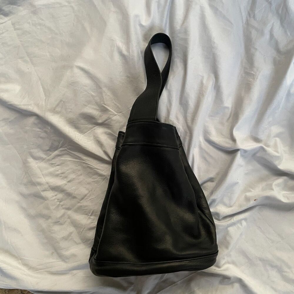 Vintage SVEN Handbags Berkeley Sling Bucket Shoulder Bag Black Leather